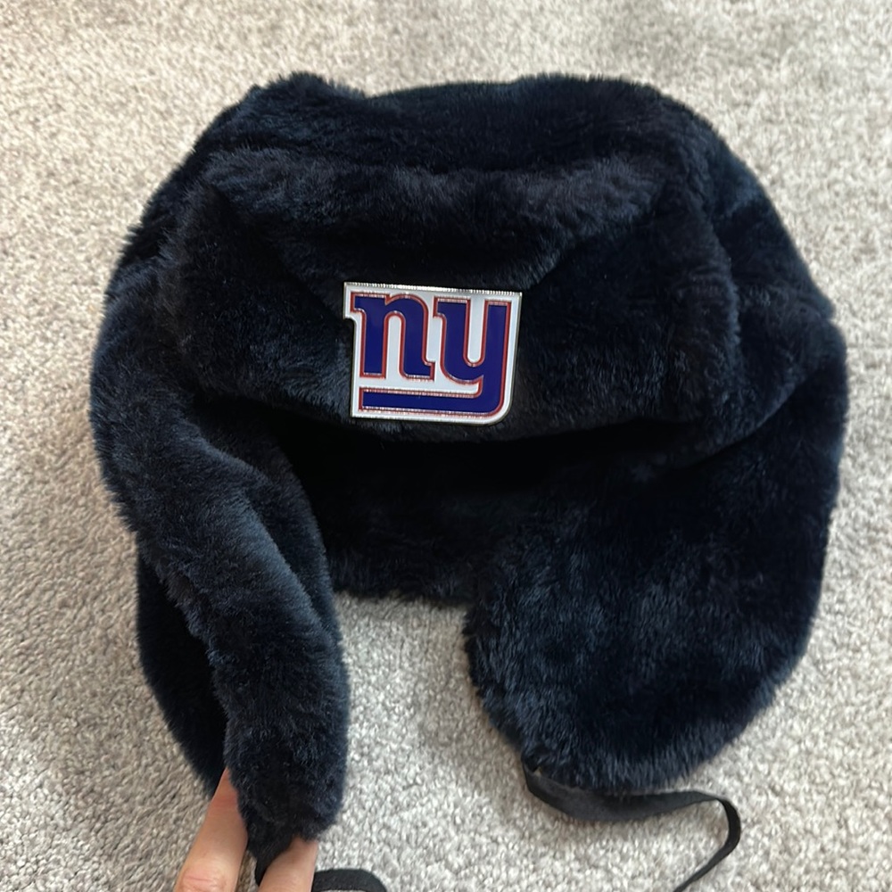 Super cute women’s or men’s NY giants winter fuzzy hat navy fur